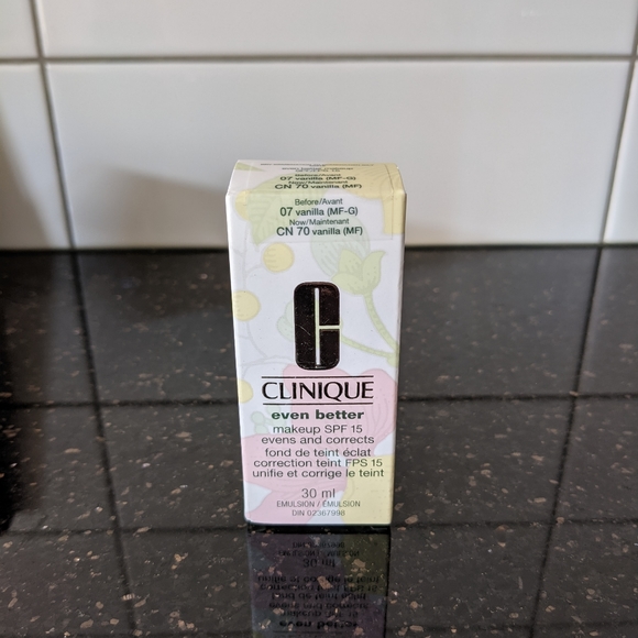 Clinique Even Better SPF 15 foundation. NWT. - Picture 3 of 4